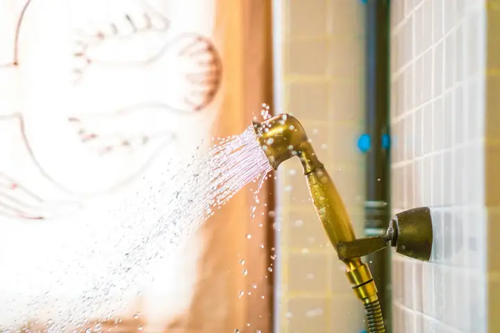Ducha con agua a presión